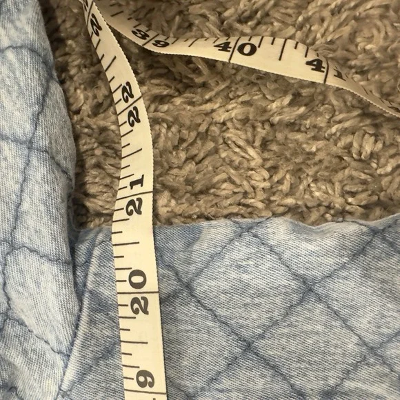 Doe & Rae Denim Look Quilted Shacket with Floral Lining | Women's M | NWOT - Picture 3 of 12